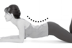 顎を上げたり、腰を反らせたりしない