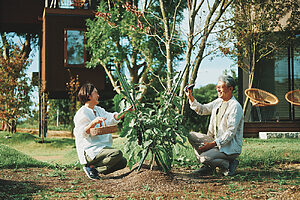 はたけのリゾート 燦燦（さんさん）Villaでは、四季折々の野菜やハーブの収穫体験が可能。収穫した野菜を料理したり、ハーブをお茶や入浴剤にするなど収穫の先のプロセスを知るプログラムが充実