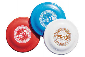 大会公式の「Jディスク」を会場でも販売中。ディスクの硬さによって5種類から選べる。1枚840円。大会記念に買うのもあり