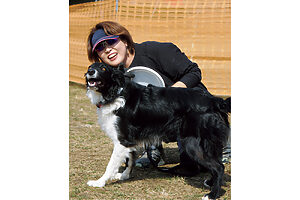 「愛犬と一緒に遊びにきてね～」　大会に行く際は、人も犬も脱水症状を起こさぬよう飲み物と、うんち袋は忘れずに。大勢の人・犬が集まるので、コンディション万全で