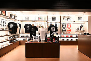 和モダンでシンプルな劇場オリジナルグッズは、個性的な京都土産としても喜ばれそう