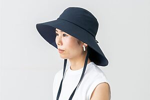 カラーは合わせやすい二色展開。写真は「ダークネイビー」