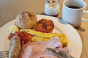 具材を選んで目の前で作ってくれるオムレツをいただいた、ある日の朝ごはんメニュー