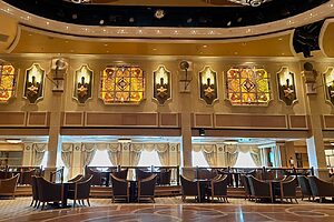 毎日15時にアフタヌーンティーが行われるクイーンズ・ルーム