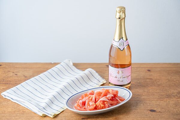 【ぐっち夫婦のお酒とおつまみ】トマトと新しょうがのフレンチ和え×ノンアルコール スパークリングワイン