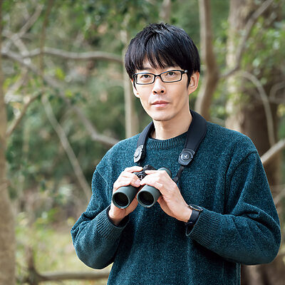 近所の公園でもこんなに出合いが！ 動物言語学者・鈴木俊貴さんと、鳥の“言葉”を聞きに外に繰り出そう