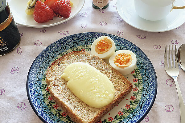 毎朝の「何食べる？」から解放。私たちは何年も固定メニューです！──フィジカルトレーナー／文筆家／歯科医師／ダイエッターの4名に聞いた朝ごはん