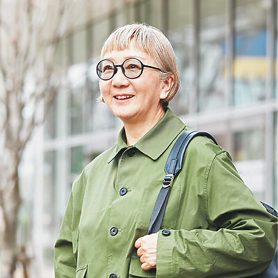 黄金の80代に向けて、70歳から機織り修行を始めた重松さんの働き方──いくつになっても私らしく稼ぐ