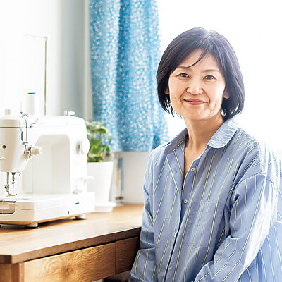 趣味が高じて、50歳でハンドメイド作家になった宮石さんの働き方──いくつになっても私らしく稼ぐ