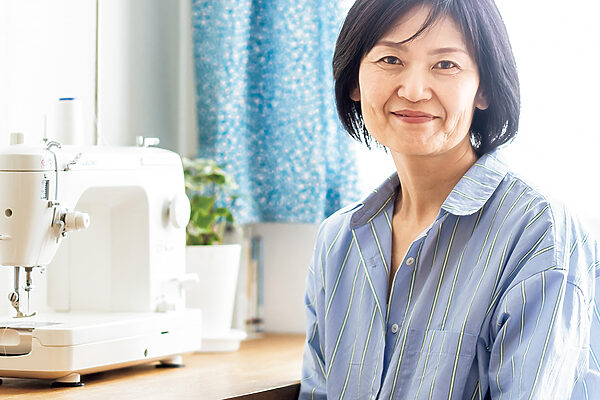 趣味が高じて、50歳でハンドメイド作家になった宮石さんの働き方──いくつになっても私らしく稼ぐ