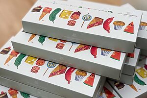 パッケージがアート！ 「アンリ シャルパンティエ」のプティ・ガトー・アソルティ（焼き菓子8種）