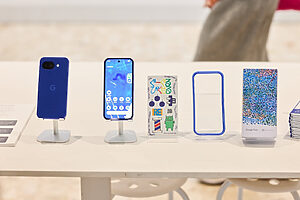 「Google Pixel 10a Isai Blue」は、手に入れたその瞬間からすぐに楽しめるよう、特製のバンパーケース付き