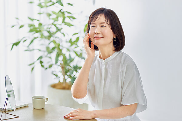 【ベネフィーク】ゆらぎ世代にそっと寄り添う、めぐるケアで肌も心も前向きに