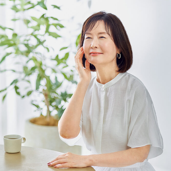 【ベネフィーク】ゆらぎ世代にそっと寄り添う、めぐるケアで肌も心も前向きに