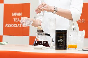茶葉を増やすのではなく、お湯の量を半分にするだけ