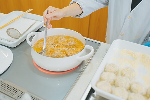 ホワイトシリーズも、店舗限定の器も。清澄白河に「野田琺瑯」初の直営店がオープン