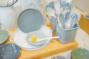 店舗限定の平皿・豆皿も