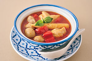 タイのハーブと赤唐辛子をベースにした辛みの強さが特徴のレッドカレーペースト