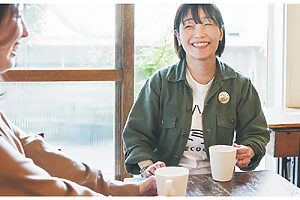 年配の人とも若い人とも、同じように話す手越さん