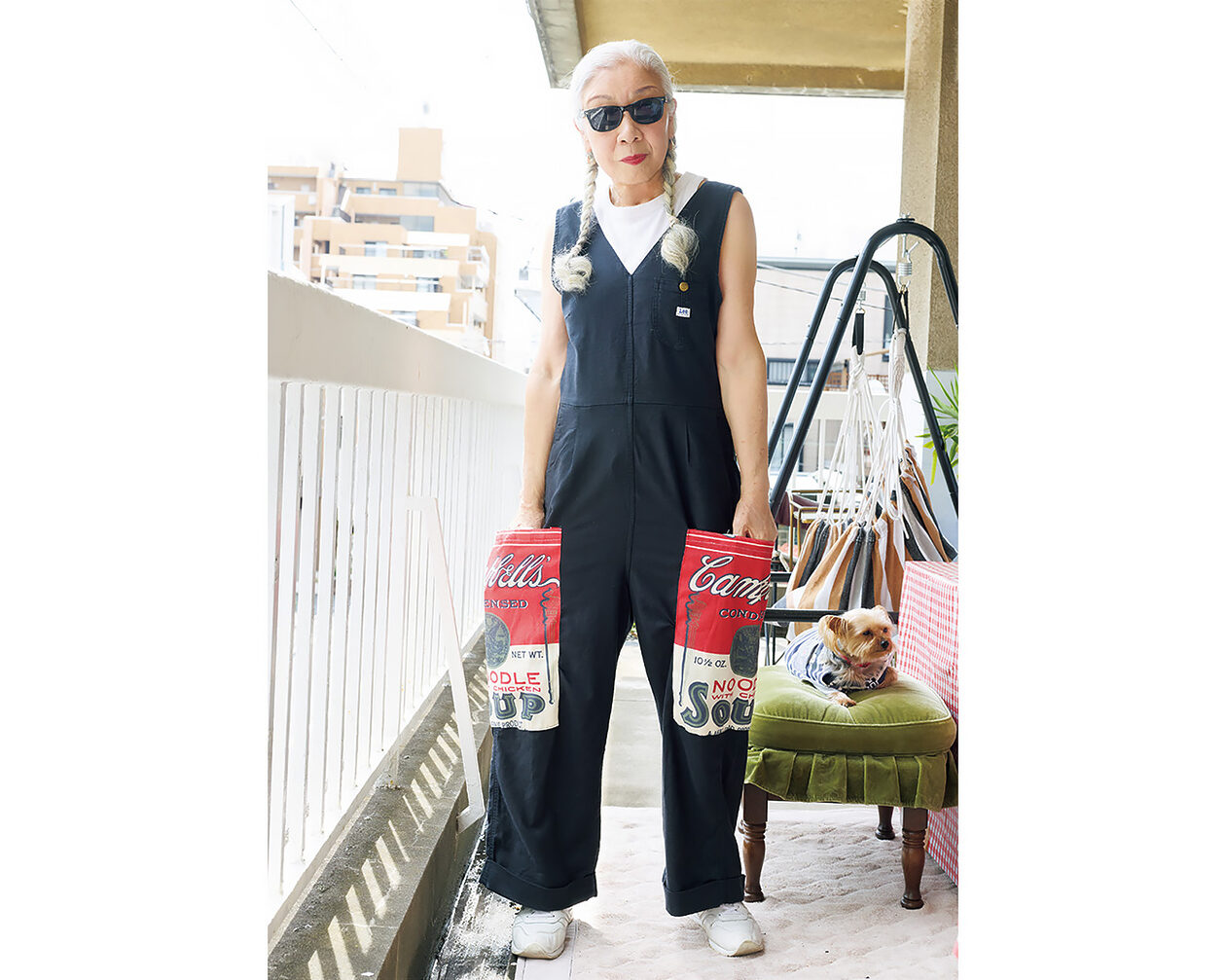 ファッショニスタ・島崎真代さんに学ぶ着こなし術──ひとクセアイテム