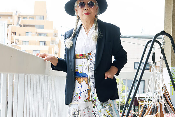 ファッショニスタ・島崎真代さんに学ぶ着こなし術──ひとクセアイテムから重ね着テクまで