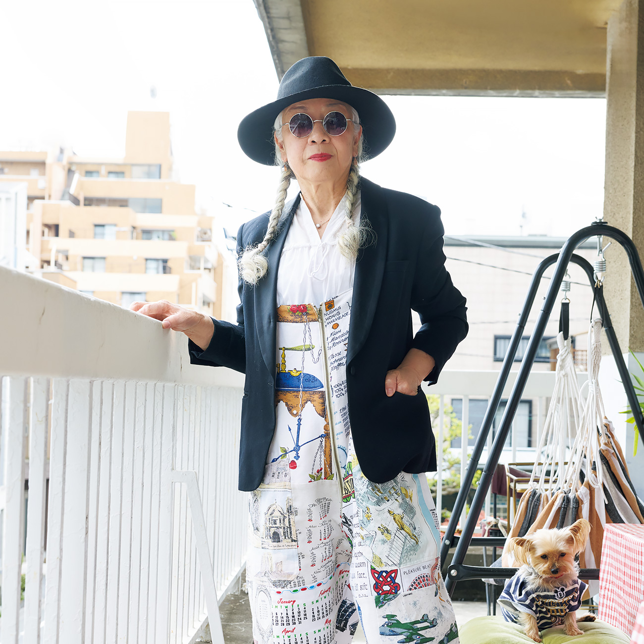 ファッショニスタ・島崎真代さんに学ぶ着こなし術──ひとクセアイテム