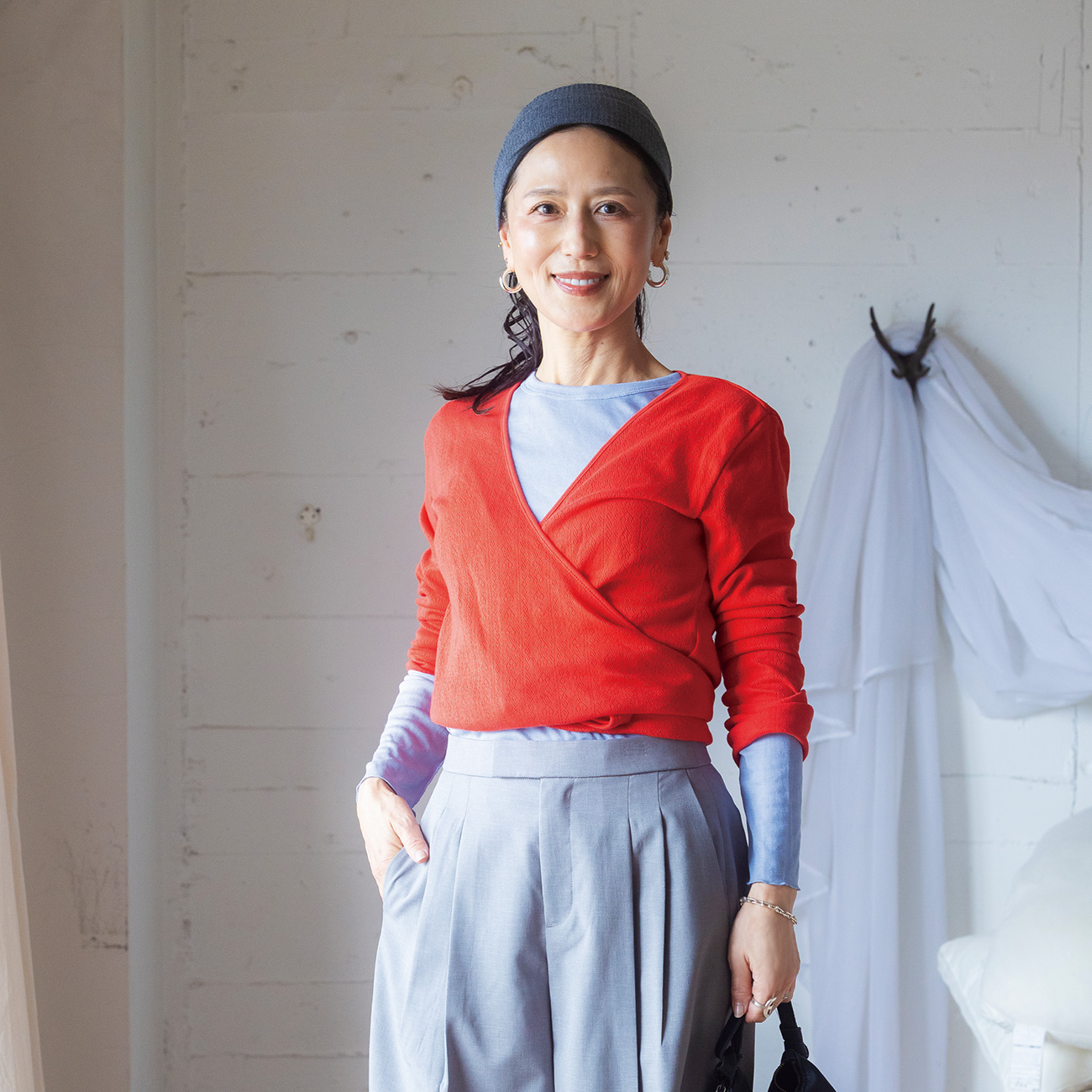 ファッショニスタ・上村幸野さんに学ぶ着こなし術──ひとクセアイテム