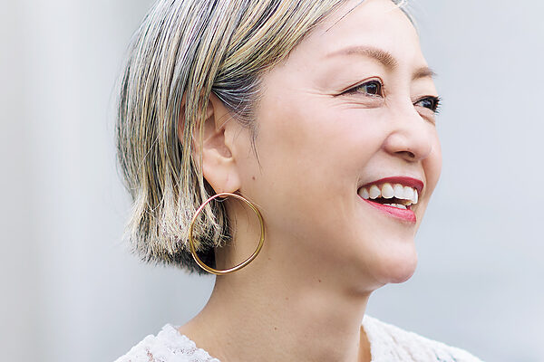 ハネボブ、アンブレラカラー、シルバーヘア──素敵な髪形を楽しむ人をスナップ