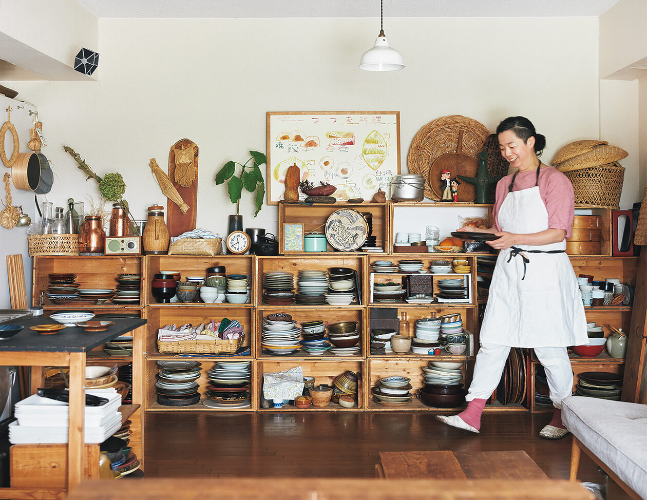 りんご棚　食器入れやお洋服入れ等にも使えます　三段　① りんご箱を縦横自在に使って、食器棚に。買い足しながらアレンジする