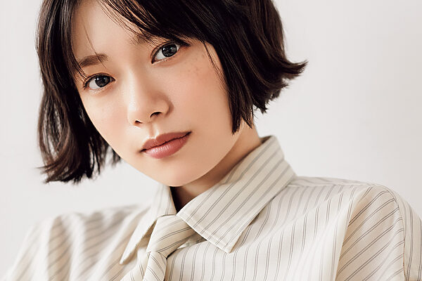 【俳優・杉咲 花さんに聞いた】仲良くない距離が心地いい新感覚の占いミステリー ──ドラマ『クロエマ』