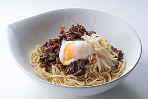 だし和え麺牛しぐれ　1,800円（おすすめの組み合わせ：中華麺＋茅乃舎だし）