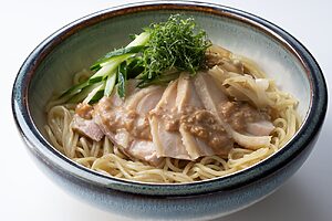 だし和え麺 蒸し鶏　1,400円（おすすめの組み合わせ：中華麺＋茅乃舎だし）