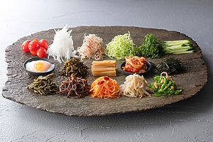 有料トッピングは全16種類（1種 150円、3種 300円、5種 500円）