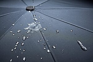 圧倒的に水をはじく、最強の撥水傘「SAKASANANO」。大人気につき発売2週間で初回完売。7月中旬入荷分の予約受付が始まっています