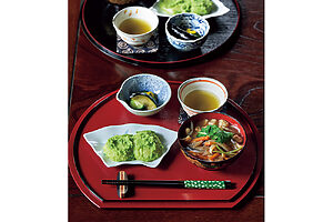 ずんだ餅とすっぽこ汁に自家製の漬物も添えて