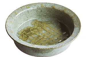茂木町の陶芸家・藤田理恵さんのブランド「フジタ工作室」のドラ鉢 φ20×H5cm 4,400円
