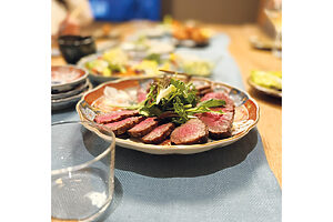 EmiさんがAIのアドバイスに従い、完成させたローストビーフはご馳走感たっぷり