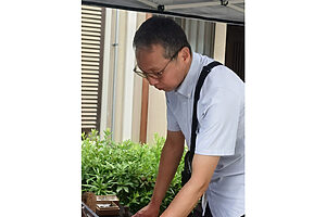 店主の品田智宏さん。好きが高じて会社員から出店するようになって10年