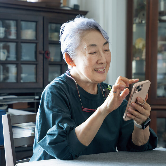 シニア世代の先輩女子のアクティブなスマホライフを拝見