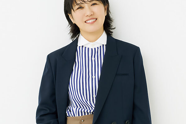 定番を新鮮に着こなす、アイテム選びのコツ──大沼こずえの「ずっとの、おしゃれ」