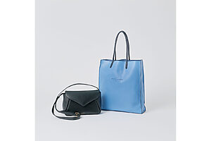 軽く柔らかい独自の牛革“パビリオン・レザー”を用いたトートバッグ「Pavilion Kingly Tote Bag」［パビリオン・レザー：H62×W35×D11cm］15万4000円、クロスボディバッグ「Milton Crossbody Bag」［カウレザー：H18×W30×D10cm］26万4000 円（共にスマイソン／ルック 事業本部 SMYTHSON TEL：03-6439-1675）