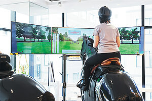 こちらは障害飛越のシューティングスター号。画面にバーが現れたら馬体が上がって、ジャンプ！