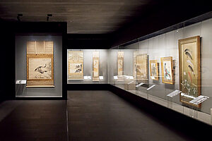 『あの頃は　～栖鳳・魁夷・又造らが起こした昭和の風～』展では、竹内栖鳳（せいほう）、東山魁夷、加山 又造、杉山寧（やすし）などの作品から戦前、戦中、戦後の昭和を振り返る