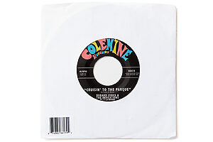『Cruisin' to the  Parque』（7インチ）Durand Jones & The Indications – 　1960〜70年代のソウルを復活させる動き、“ヴィンテージ ・ソウル”の一枚。「古い音楽なのに、すごくよいサウンド」
