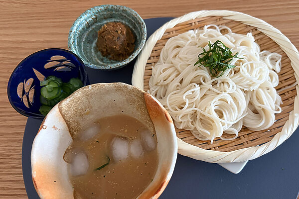 〈新田恵利の看取りの話 Vol.6〉私の中に生きている──大切な人との別れと、向き合い方