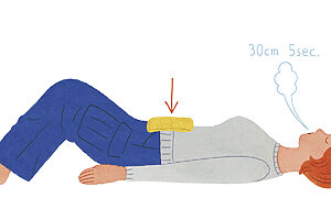 5秒かけて口から息を吐き、お腹を凹ませる。インナーマッスルに響くよう、30㎝先のろうそくの火を消すつもりで細く長く吐く