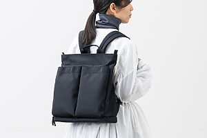 アウトドアすぎず、きれい目スタイルにも馴染む。大人仕様のカジュアルな撥水リュックを探しています【くらしのお悩み相談室】