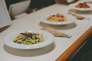 肩肘張らずに、できたてのパスタを楽しめる〈SHOKUDO PASTAVOLA〉