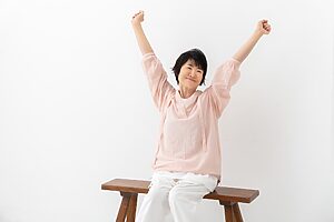 7月は紀伊國屋ホール公演『わたしの書、頁を図る』、8月はザ・スズナリで『ピカソぶっ飛ばせなくて、ごめん』に出演。「舞台は体力勝負。勝負できるカラダでいたいです」と猫背さん