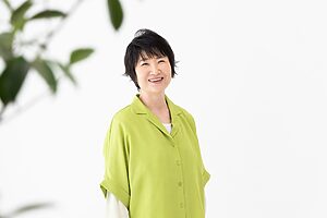 すらりとした姿勢。元気そうな肌。役を演じるために続けている、日常のルーティンがあることがわかりました